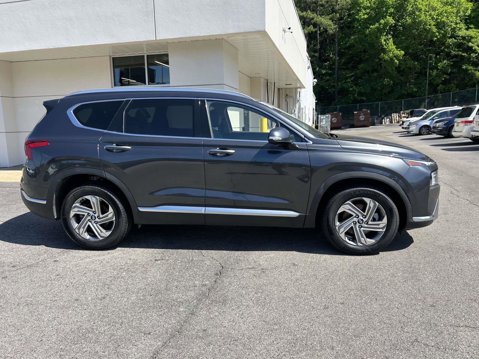 Used 2022 Hyundai Santa Fe SEL w/ Convenience + Premium Package FWD image 2