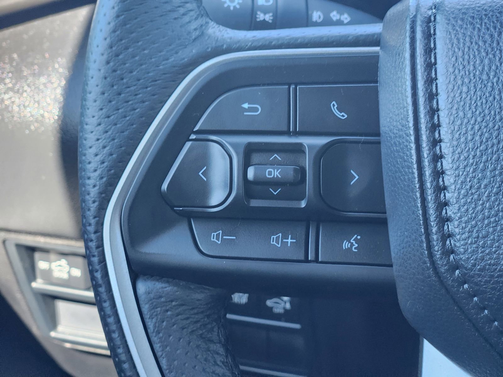 Used 2025 Toyota Tundra Limited AWD/4WD image 33