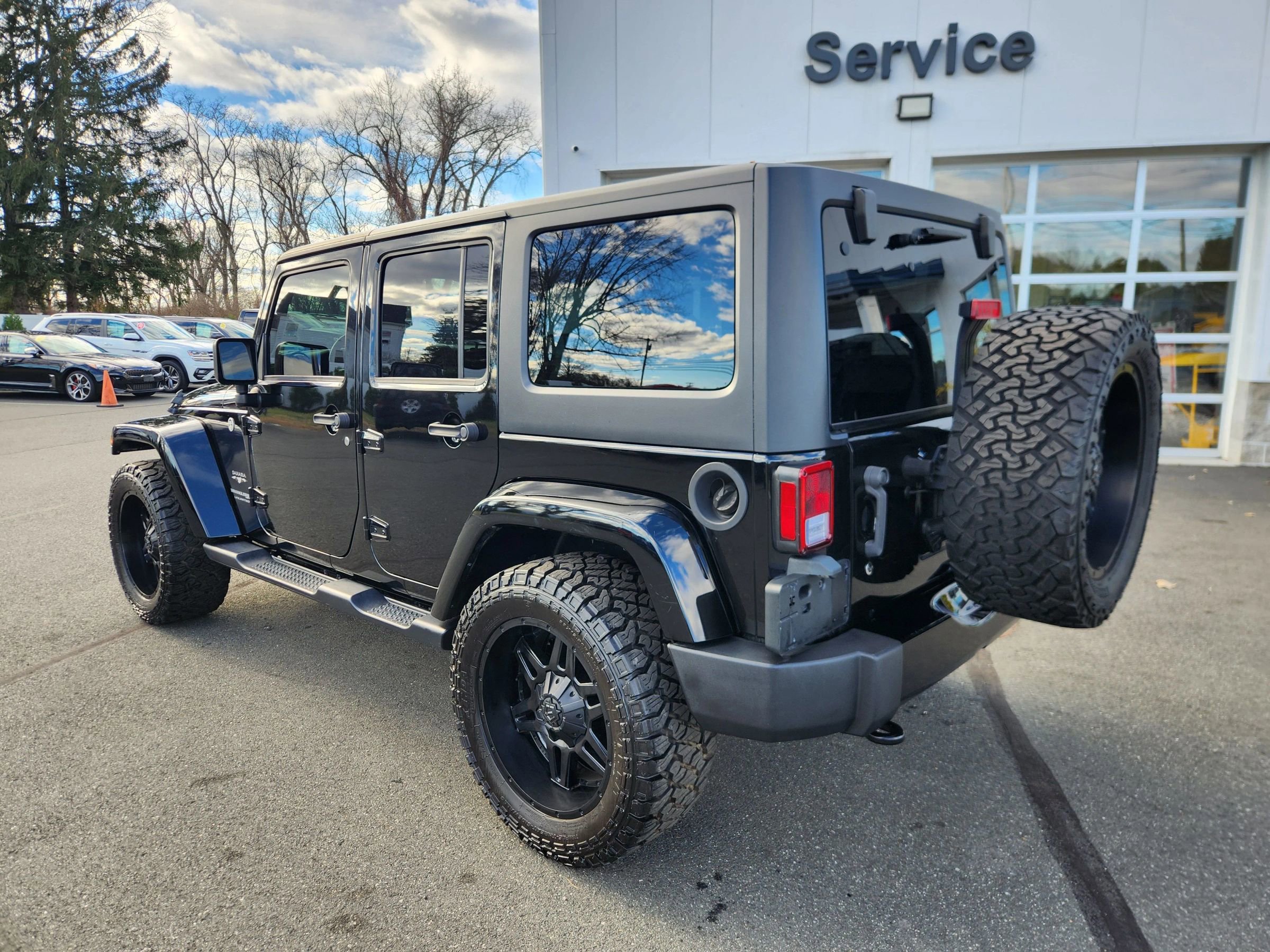 Used 2018 Jeep Wrangler Unlimited Sahara image 10