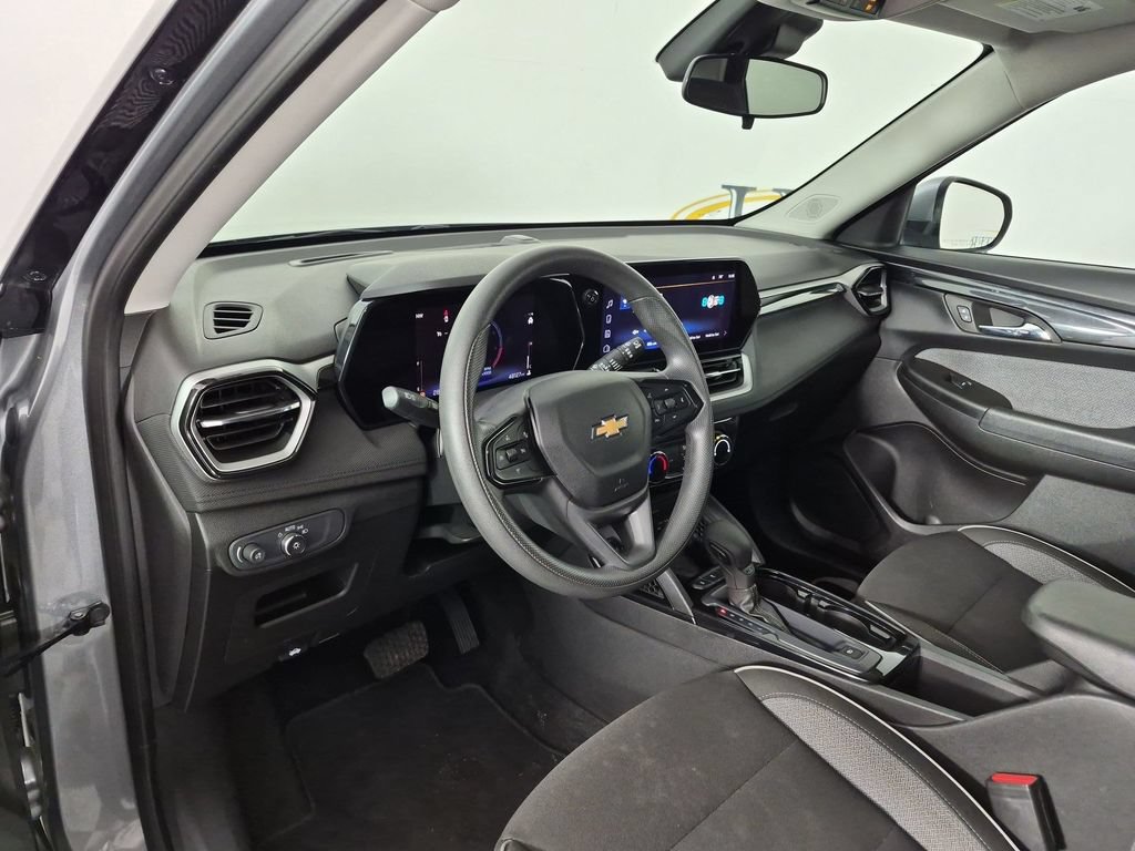 Used 2024 Chevrolet TrailBlazer LT FWD image 18