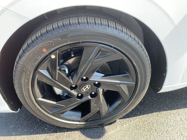 New 2026 Hyundai Elantra SEL Sport FWD image 17