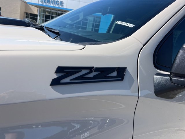 New 2026 Chevrolet Silverado 1500 Custom Trail Boss w/ LPO, Dark Essentials Package image 3