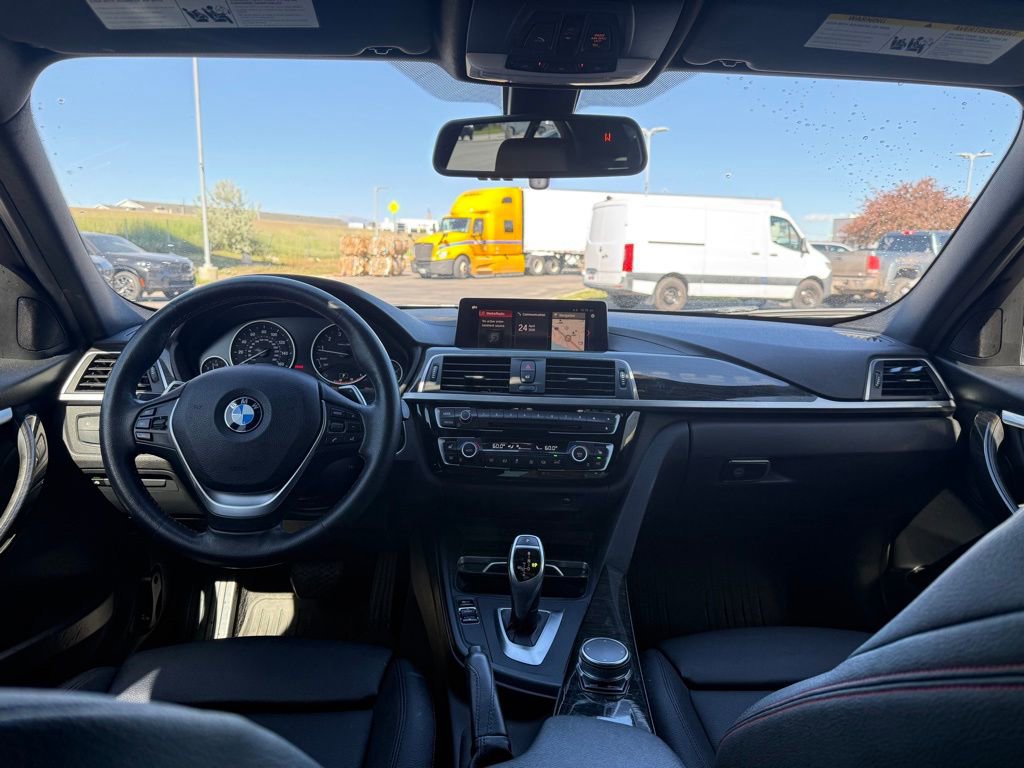 Used 2018 BMW 330i xDrive Sedan AWD/4WD image 11