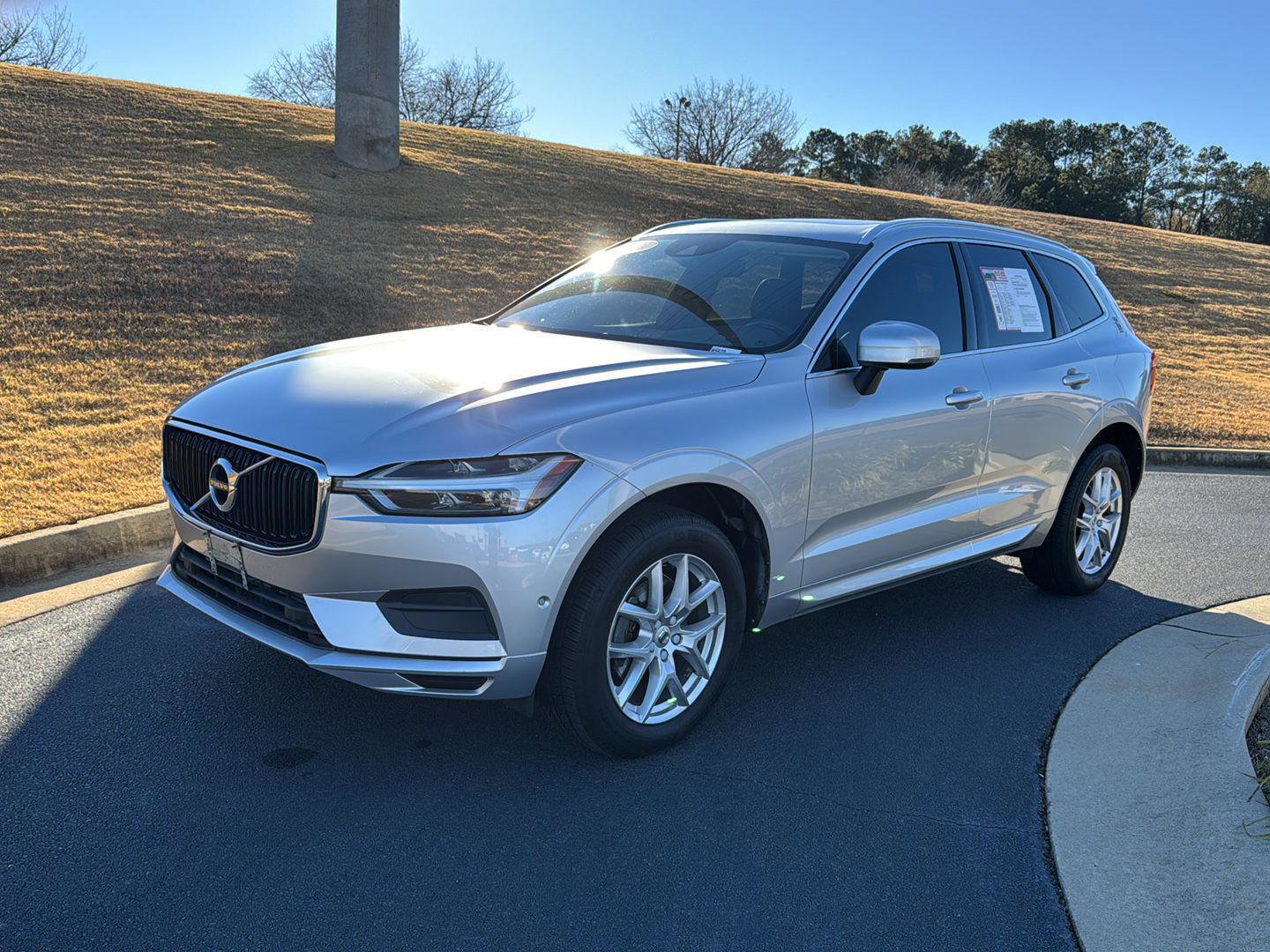 Used 2019 Volvo XC60 T5 Momentum w/ Multimedia Package