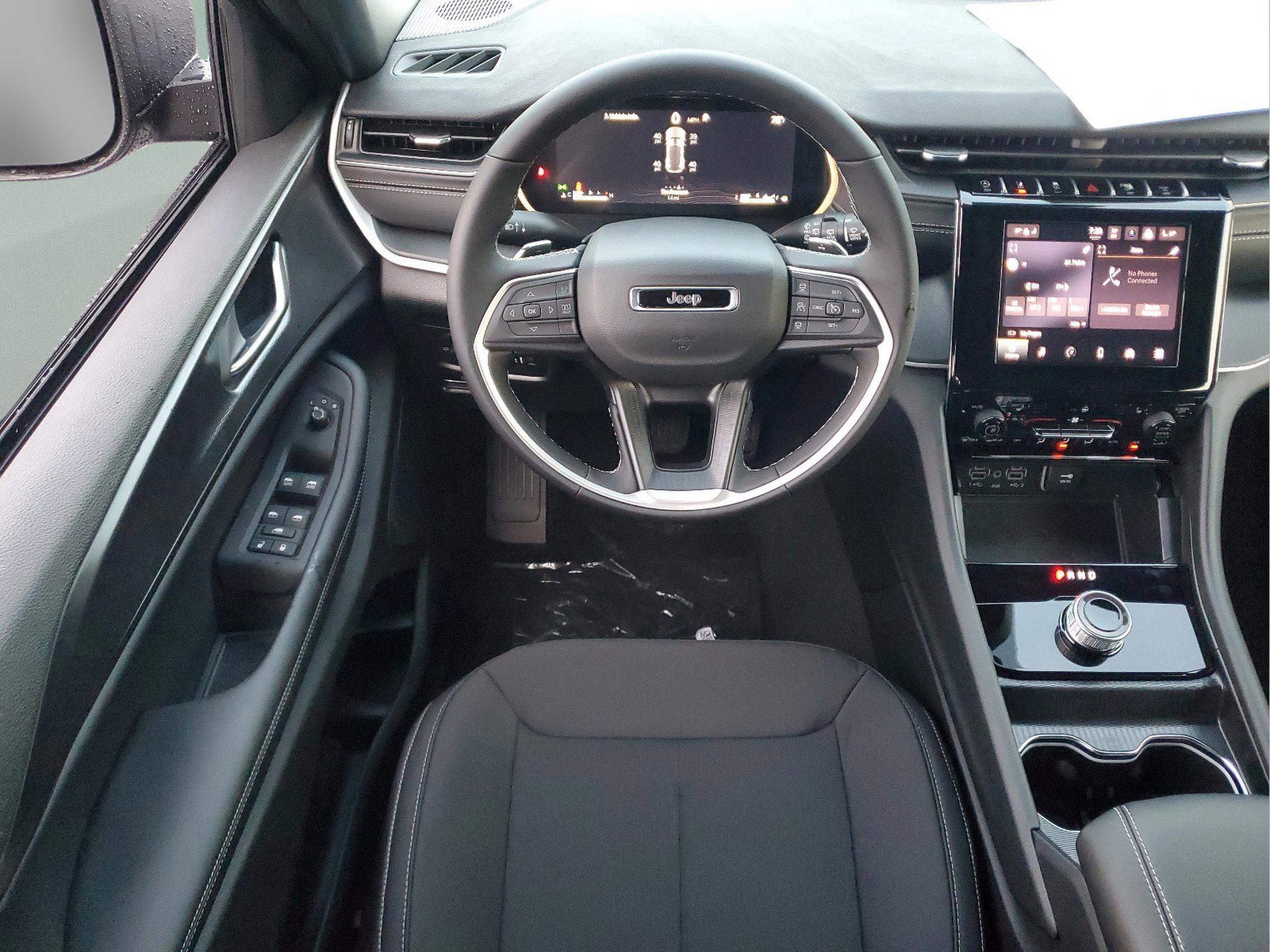 New 2025 Jeep Grand Cherokee Laredo w/ Luxury Tech Group I image 10