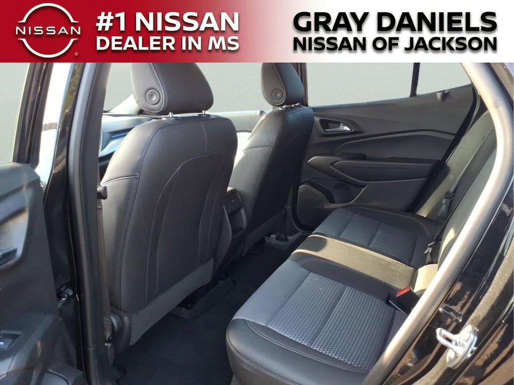 Used 2025 Chevrolet Trax LT w/ LT Convenience Package FWD image 27