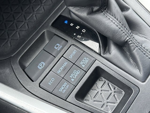 Used 2022 Toyota RAV4 XLE image 16