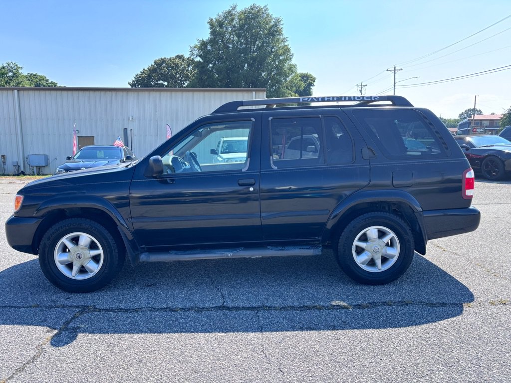 Used 2002 Nissan Pathfinder SE RWD image 4