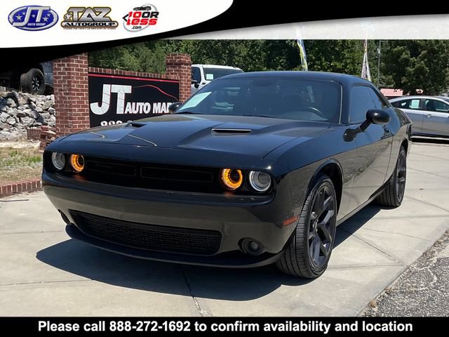 Used 2020 Dodge Challenger SXT w/ Blacktop Package RWD image 3