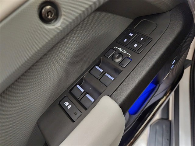 Used 2026 Land Rover Defender 110 image 22