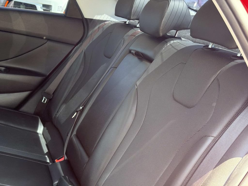 Used 2022 Hyundai Elantra Limited FWD image 17