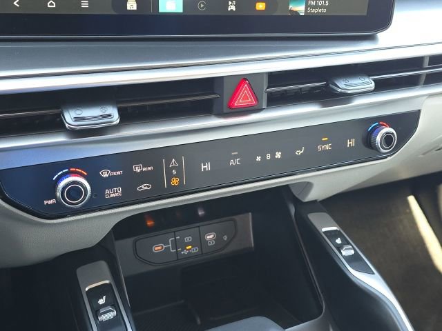 Used 2025 Kia Sorento EX w/ Panoramic Sunroof Package image 37