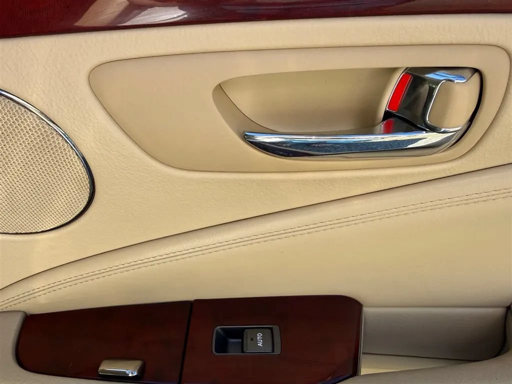 Used 2009 Lexus LS 460 w/ Comfort Pkg RWD image 38