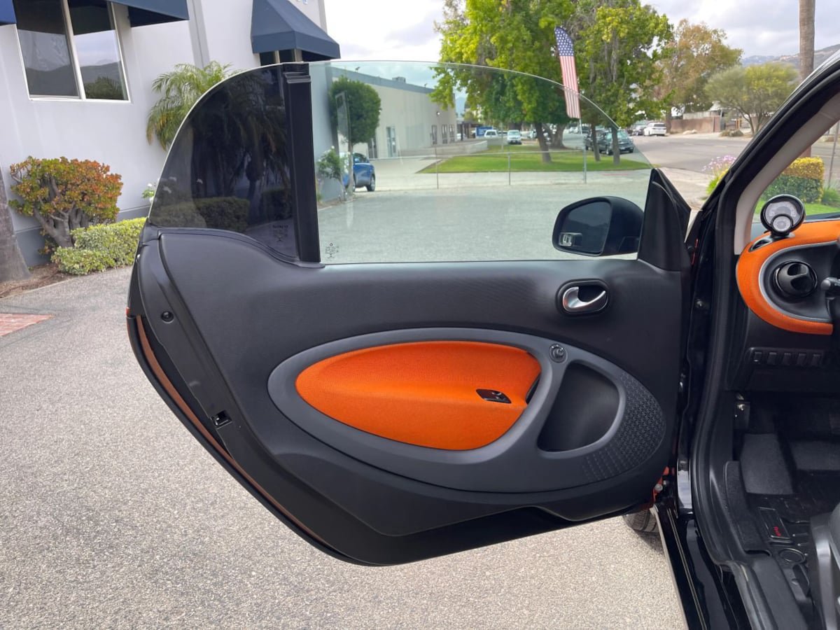 Used 2016 smart fortwo pure RWD image 20