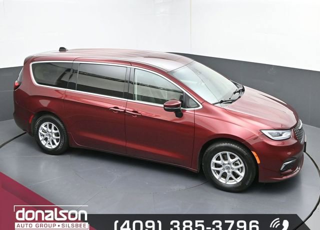 Used 2023 Chrysler Pacifica Touring-L image 19