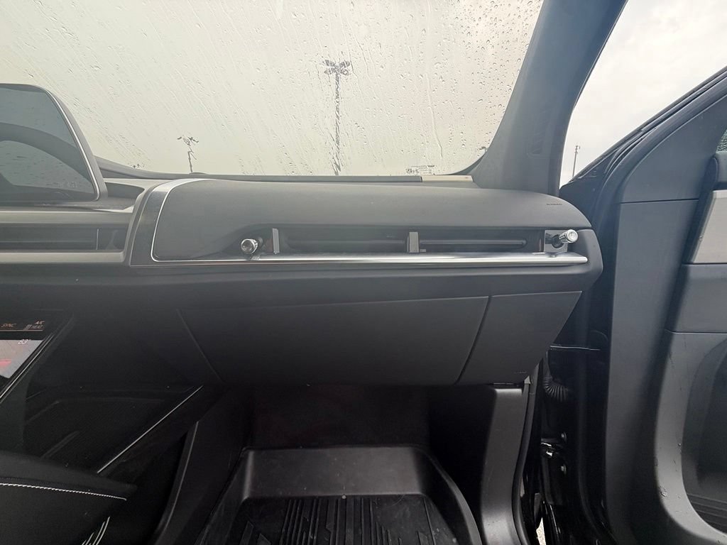 Certified 2026 Cadillac Vistiq Platinum w/ LPO, Floor Liner Package AWD/4WD image 30