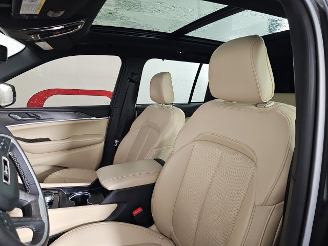 Certified 2024 Jeep Grand Cherokee Limited w/ Luxury Tech Group II image 27