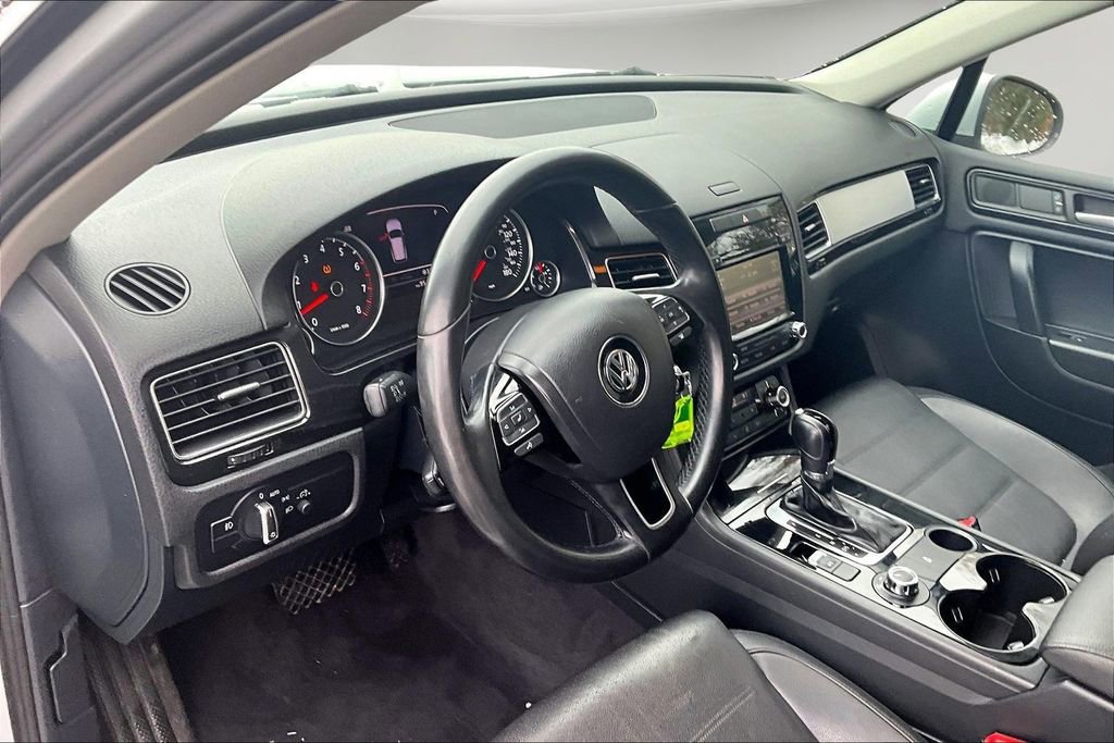 Used 2013 Volkswagen Touareg VR6 image 16