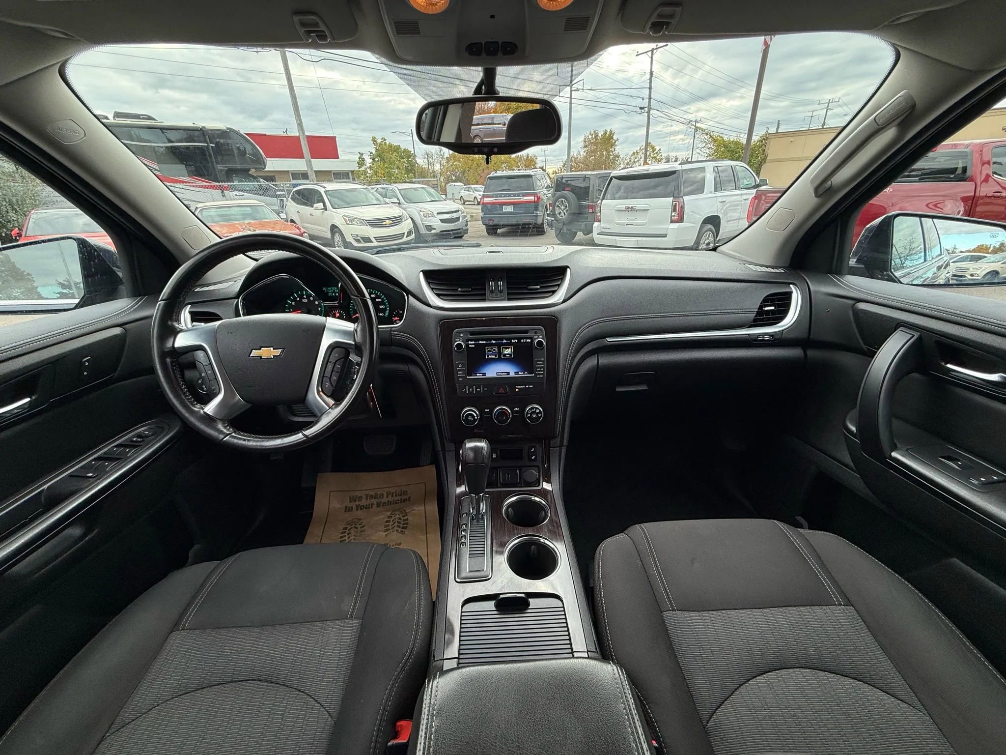 Used 2017 Chevrolet Traverse LT w/ Style and Technology Package image 25