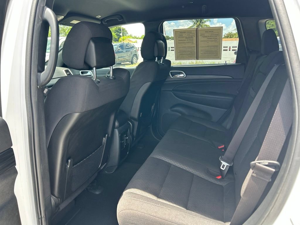 Used 2019 Jeep Grand Cherokee Laredo RWD image 30