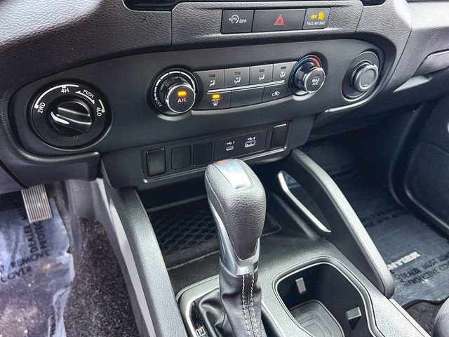 Used 2023 Nissan Frontier SV image 18