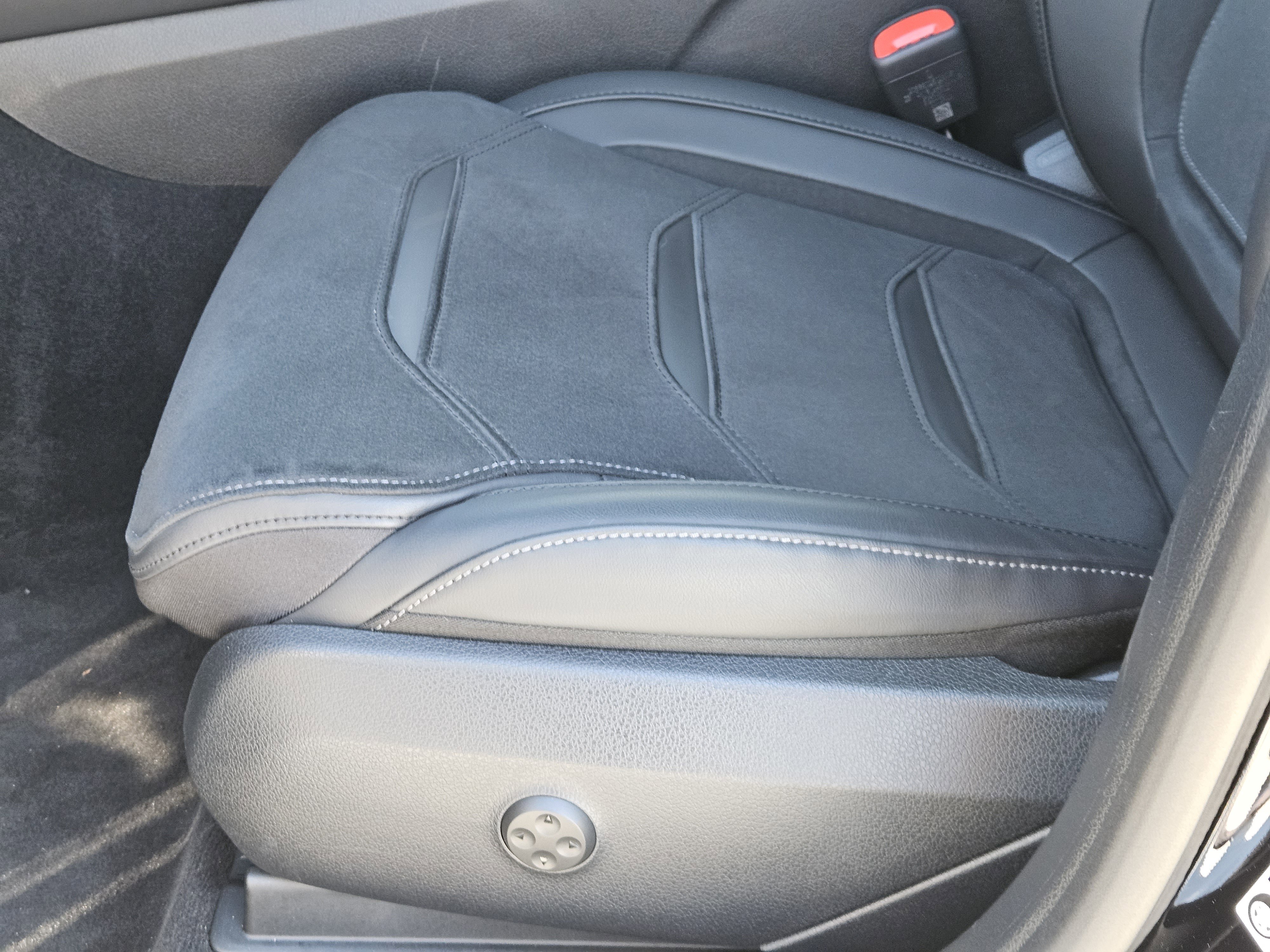 Used 2025 Mercedes-Benz GLC 63 AMG S image 26