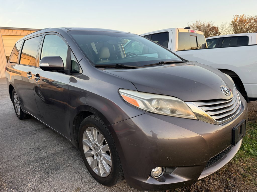 Used 2015 Toyota Sienna Limited Premium image 6