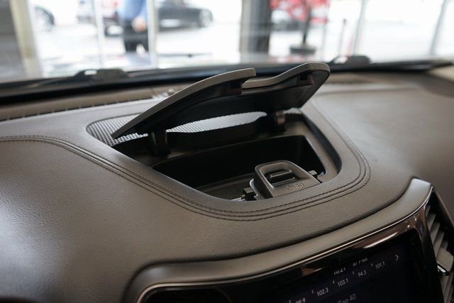 Used 2019 Jeep Cherokee Limited image 33