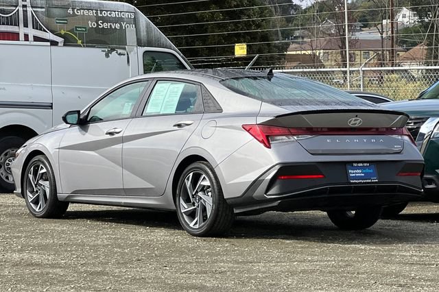 Certified 2025 Hyundai Elantra SEL FWD image 8