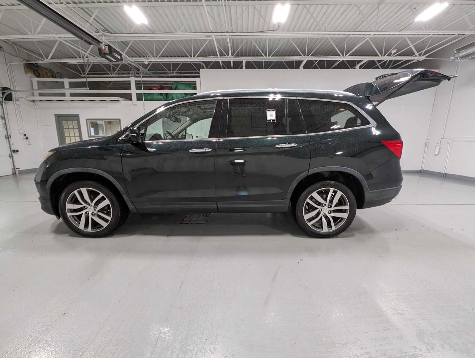 Used 2016 Honda Pilot Touring image 11