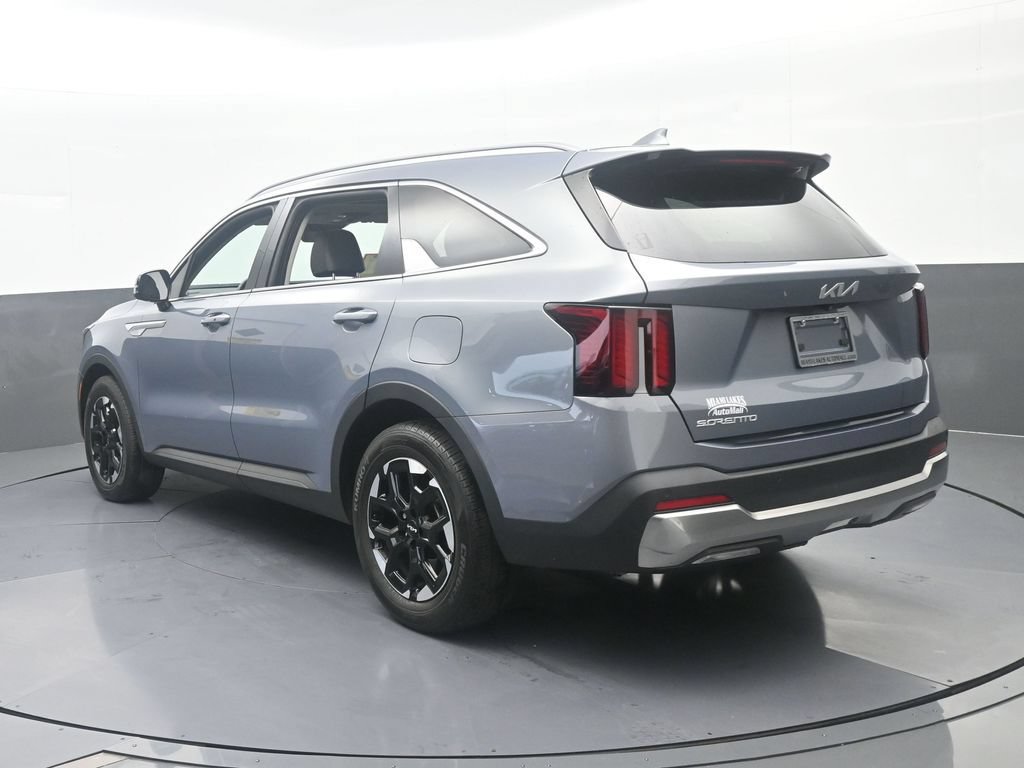 Used 2025 Kia Sorento S w/ Panoramic Sunroof Package FWD image 4