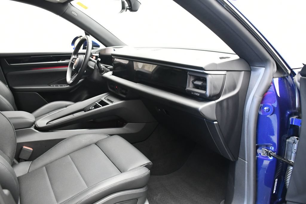Certified 2025 Porsche Macan 4S Electric AWD/4WD image 51