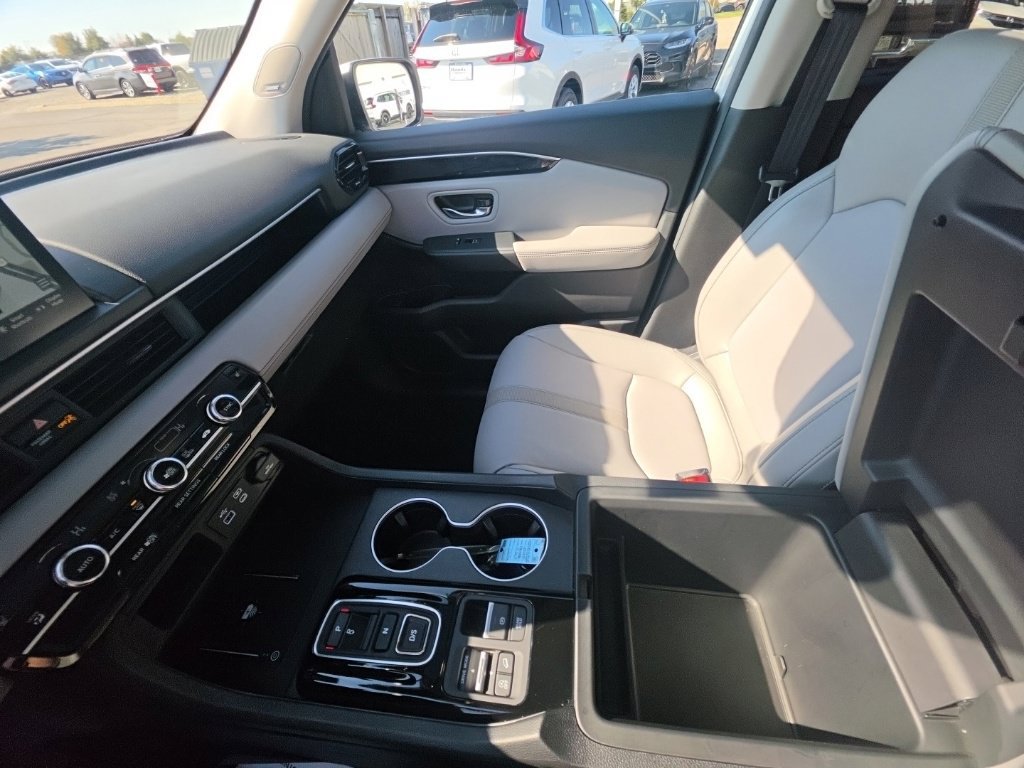 Certified 2025 Honda Pilot Touring image 25