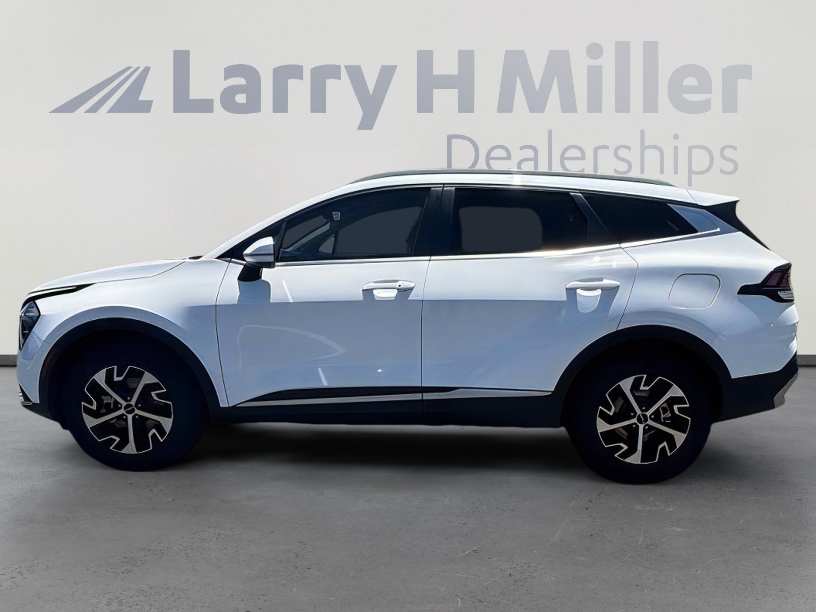 Used 2023 Kia Sportage EX AWD/4WD image 3