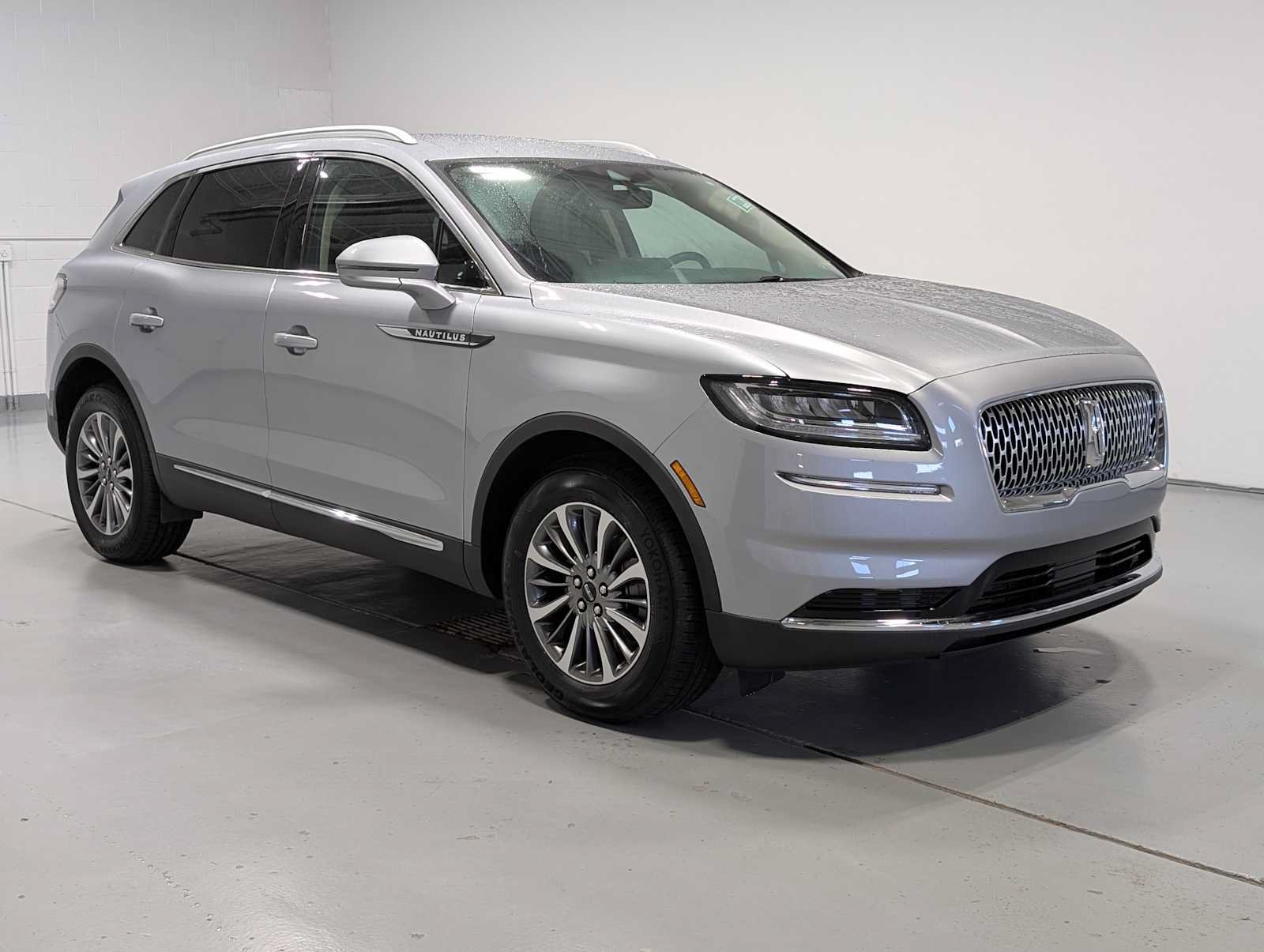 Certified 2023 Lincoln Nautilus AWD w/ Premium Package image 6