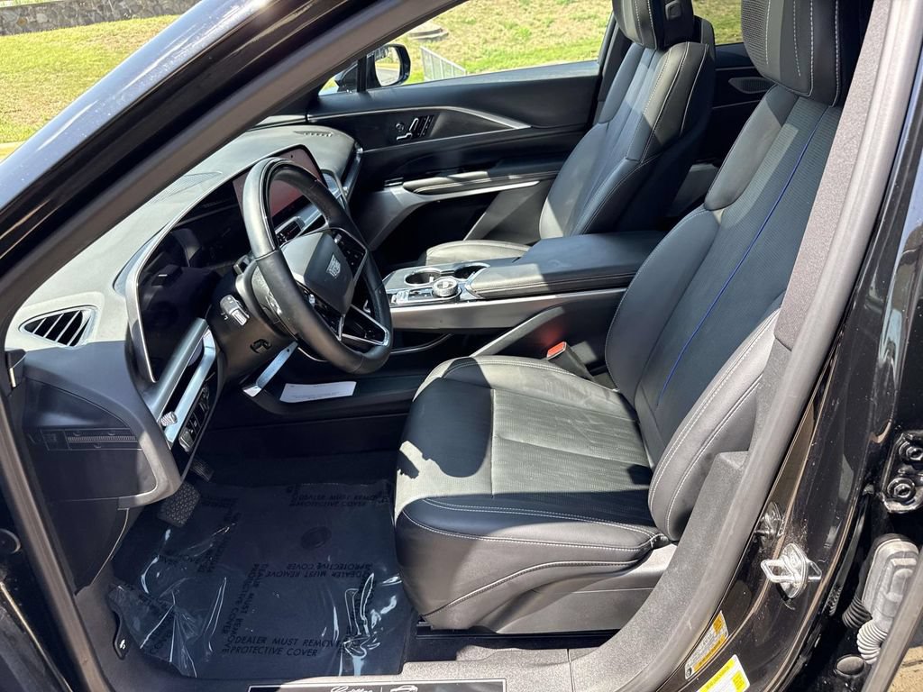 Certified 2025 Cadillac Lyriq Luxury w/ LPO, Floor Liner Package AWD/4WD image 6