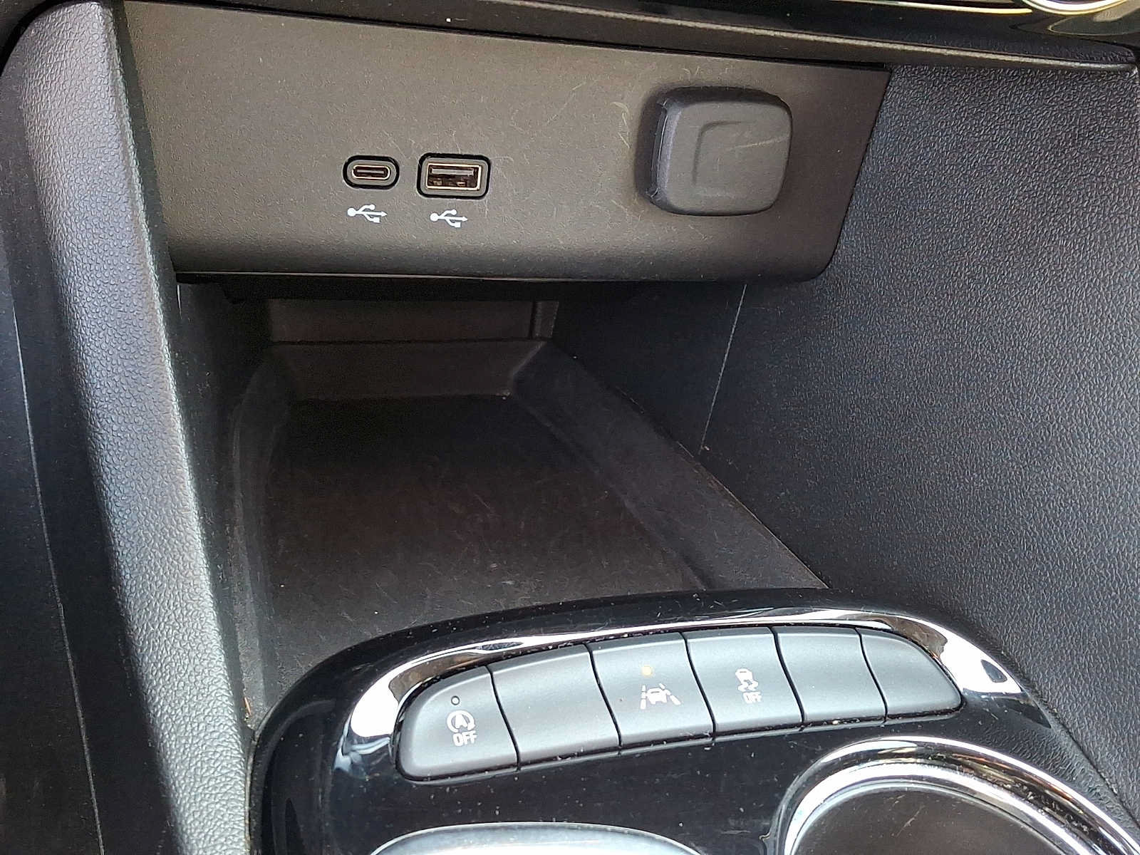 Used 2024 Buick Encore GX Sport Touring w/ Comfort Package FWD image 23