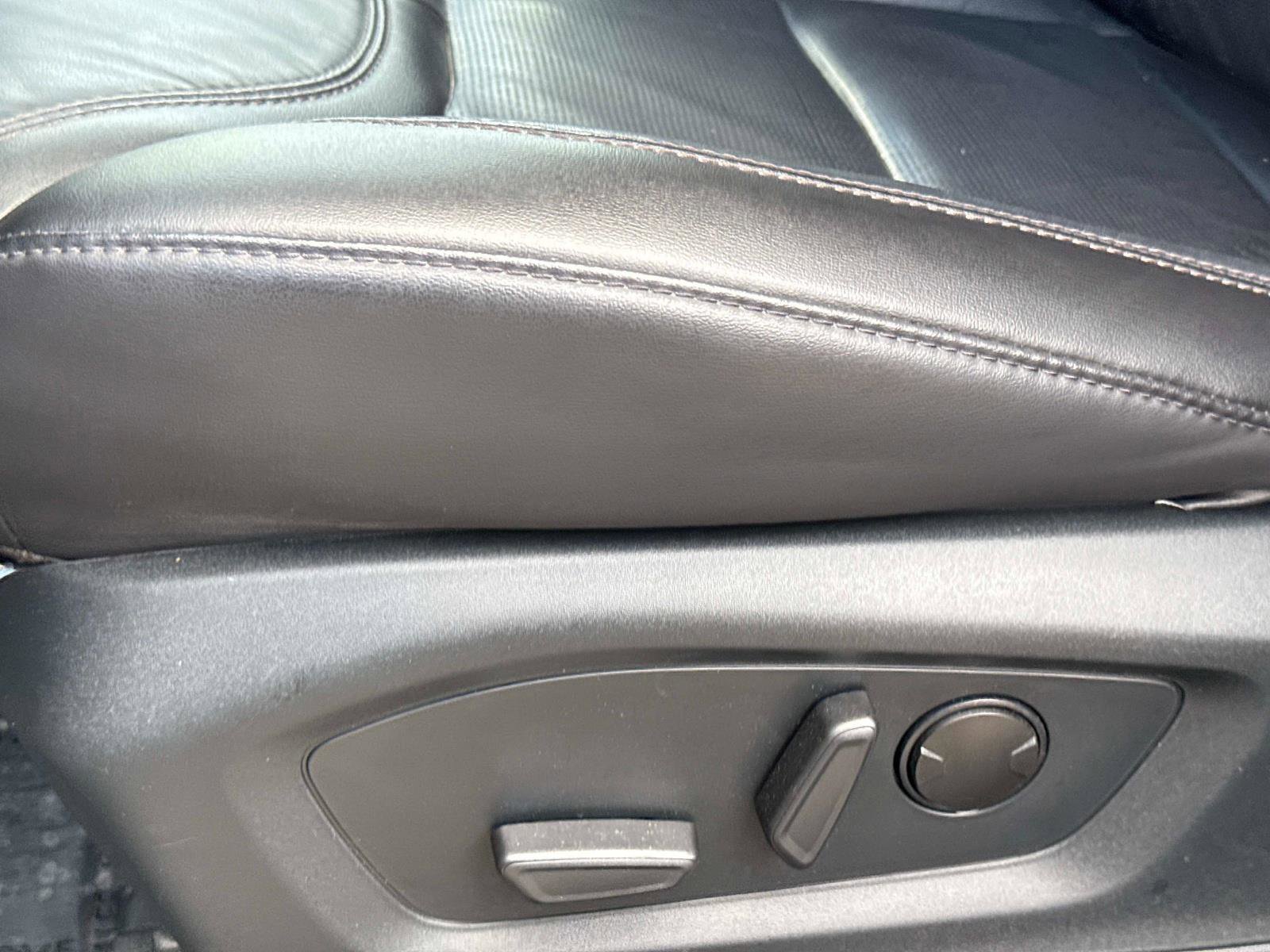 Used 2023 Ford Explorer Platinum w/ Technology Package image 23