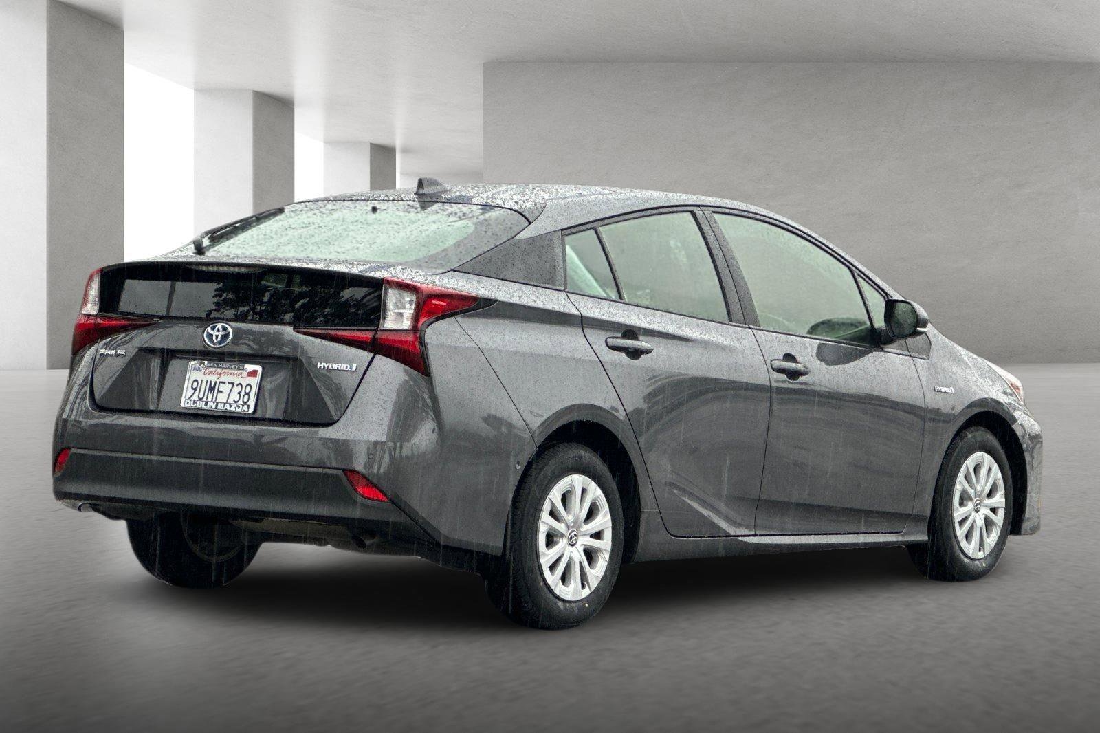 Used 2021 Toyota Prius LE image 4
