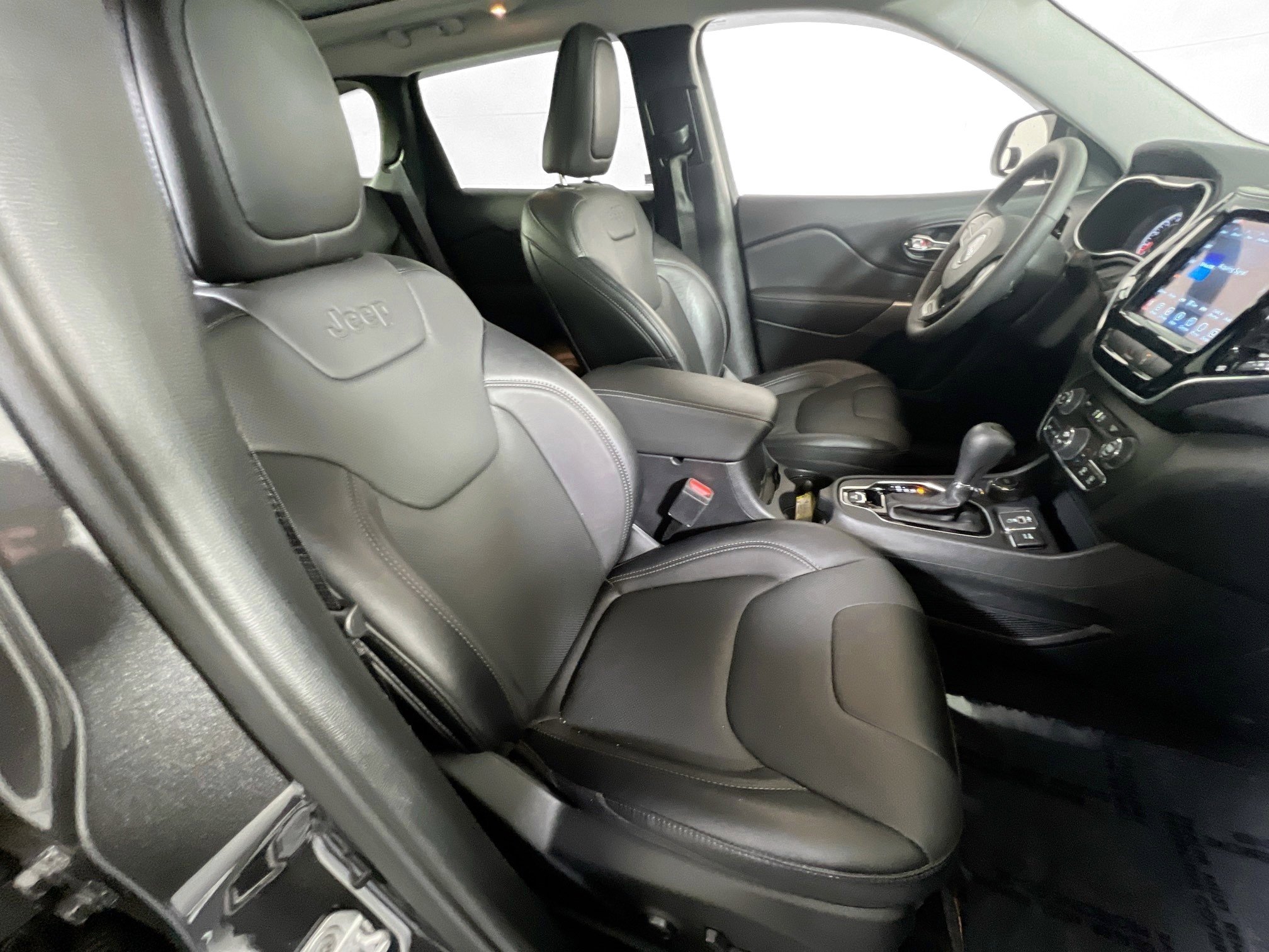 Used 2022 Jeep Cherokee Limited image 27