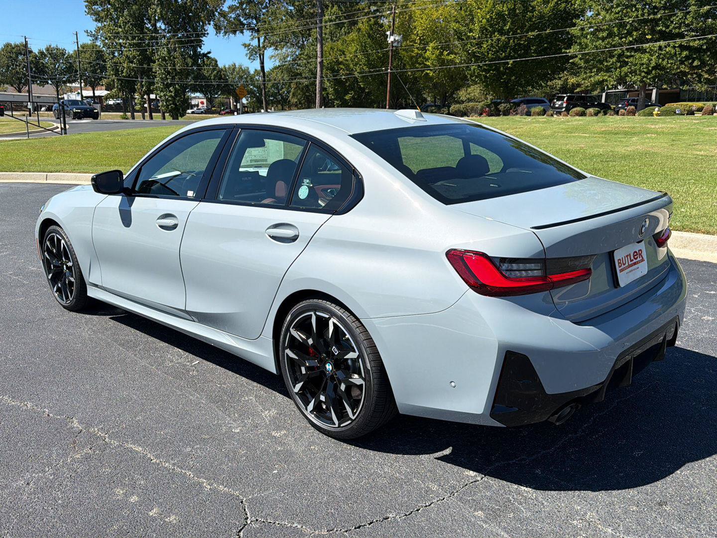 New 2026 BMW 330i Sedan w/ M Sport Package RWD image 4