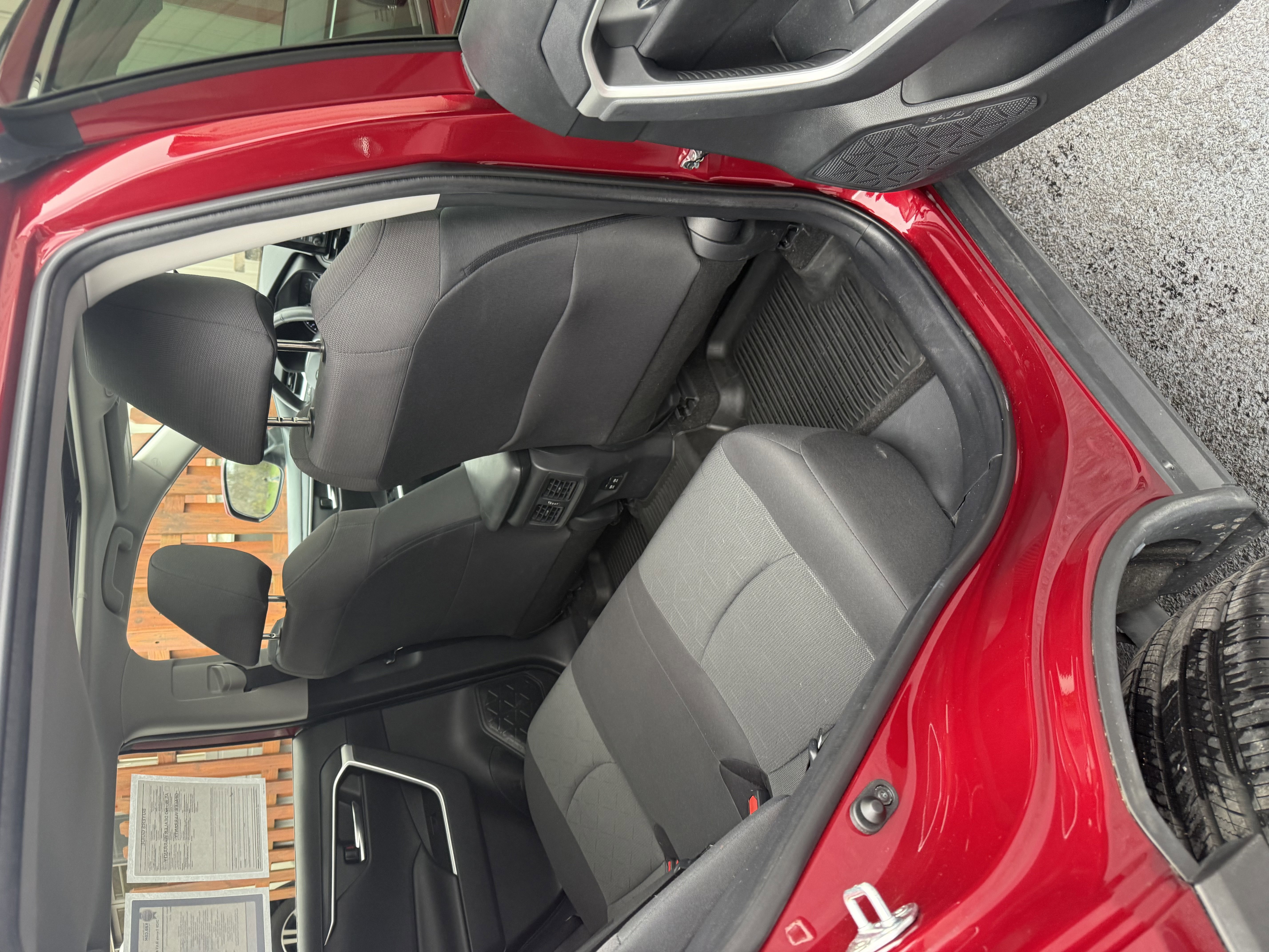 Used 2020 Toyota RAV4 XLE image 8