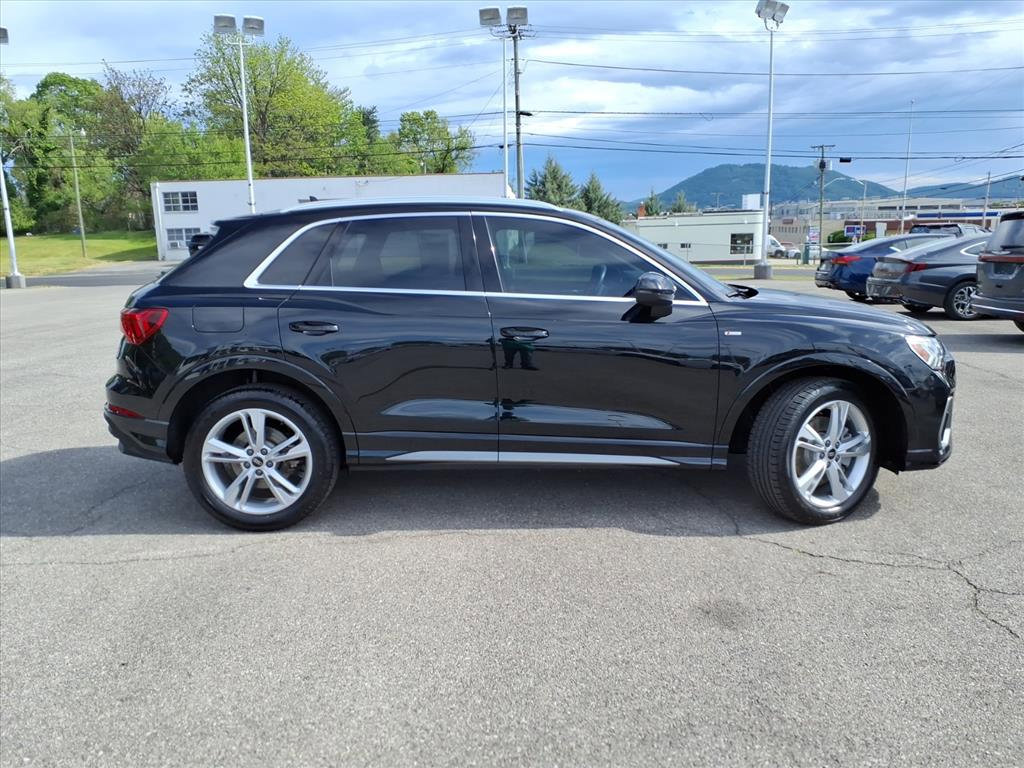 Used 2023 Audi Q3 2.0T Premium Plus w/ Premium Plus Package AWD/4WD image 2