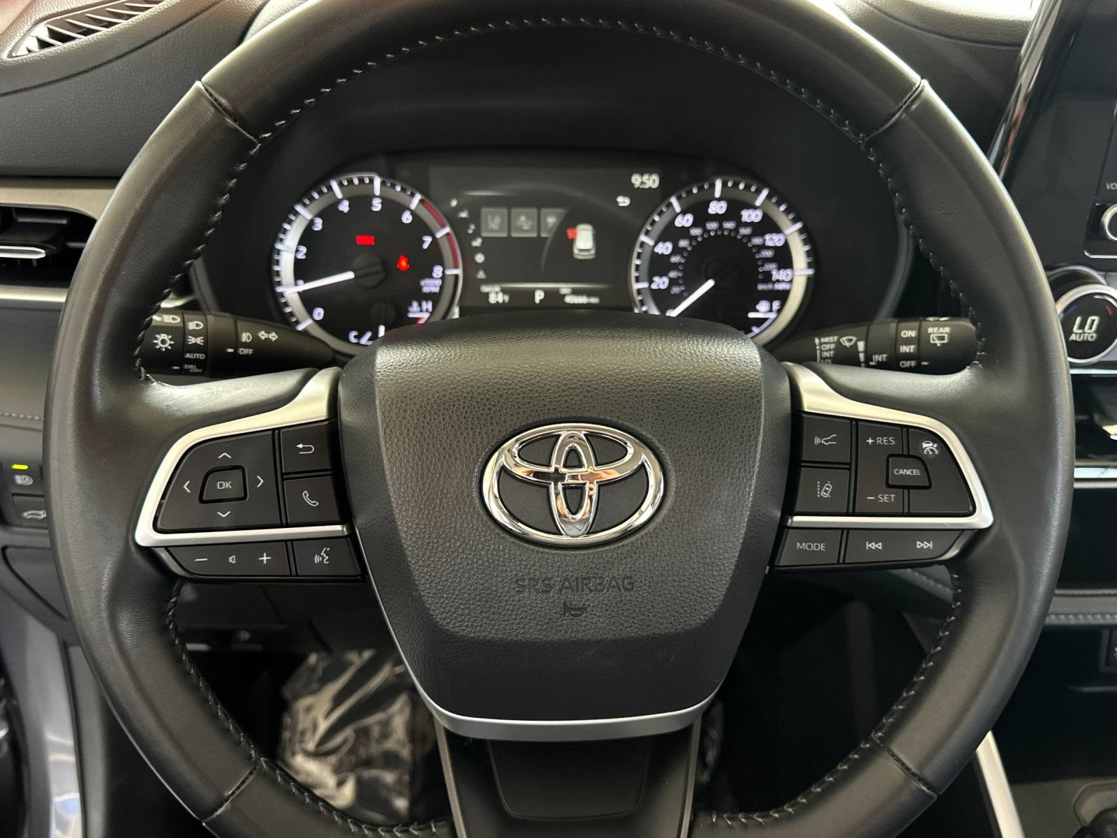 Used 2025 Toyota Highlander LE AWD/4WD image 22