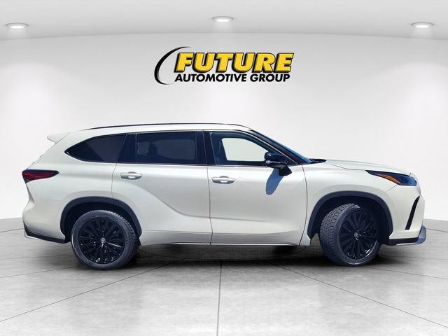 Used 2023 Toyota Highlander Limited AWD/4WD image 3