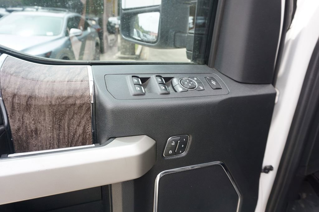 Used 2019 Ford F250 Lariat w/ Lariat Ultimate Package image 4