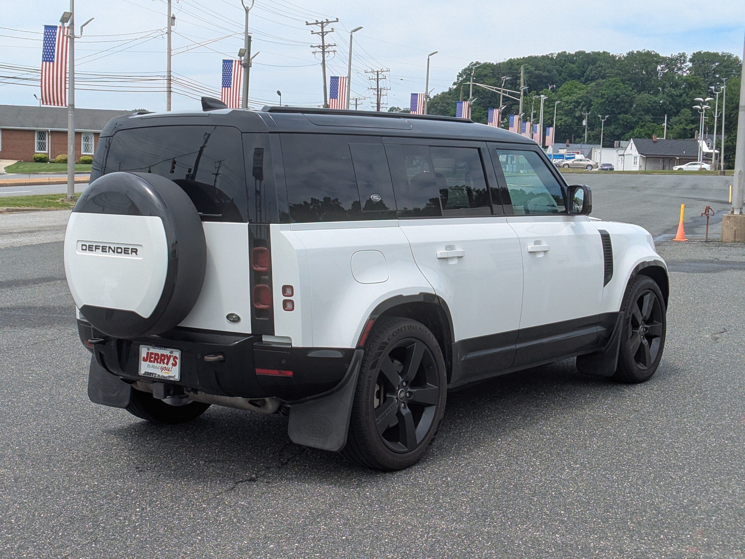 Used 2022 Land Rover Defender 110 X-Dynamic SE AWD/4WD image 9