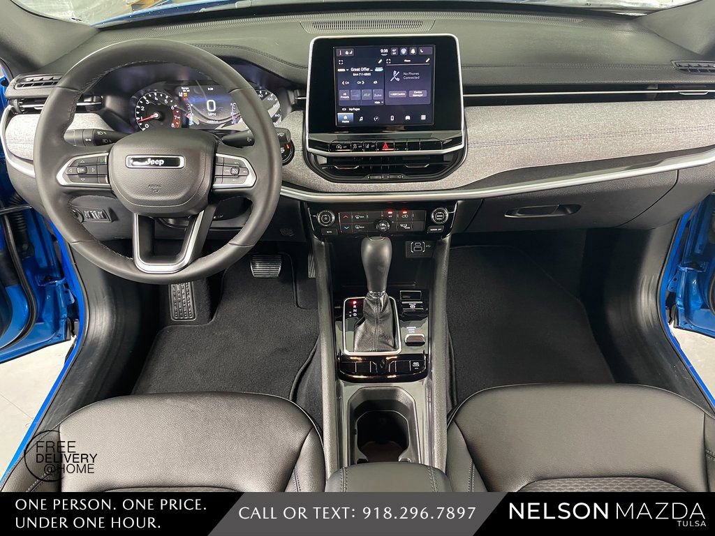 Used 2025 Jeep Compass Latitude image 37