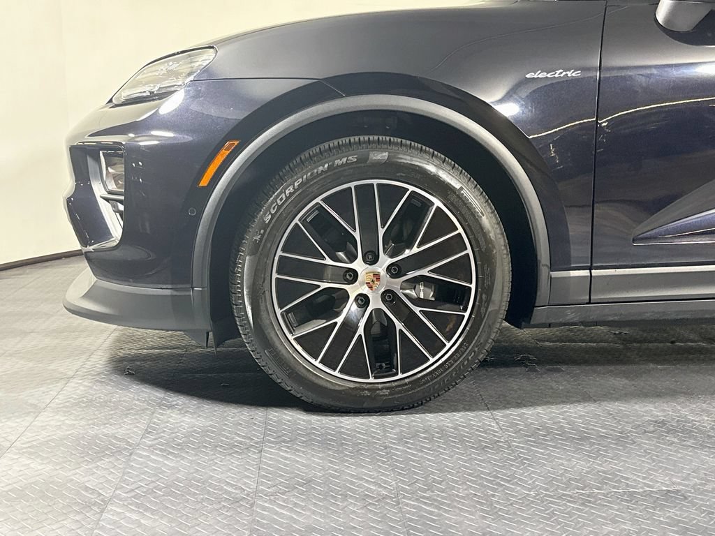 Certified 2025 Porsche Macan Electric RWD image 28