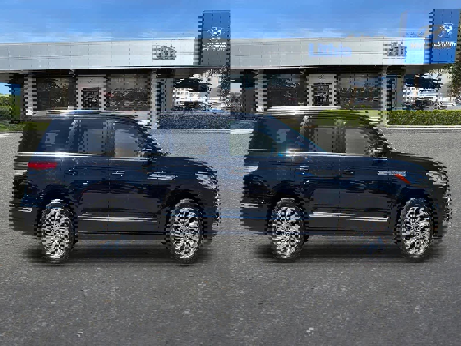 Used 2023 Lincoln Navigator Reserve image 8